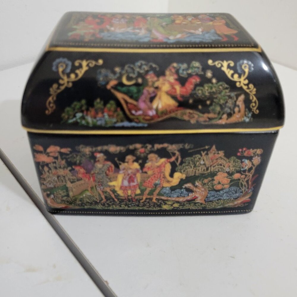 Hand-painted 1990 Traditional Porcelain Palekh Russian Folklore Trinket Box
